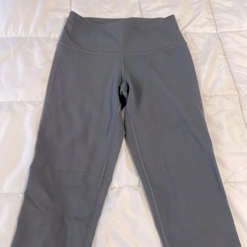 💰Victoria’s Secret dark gray mesh decorative ankle leggings size xs - Picture 6 of 9